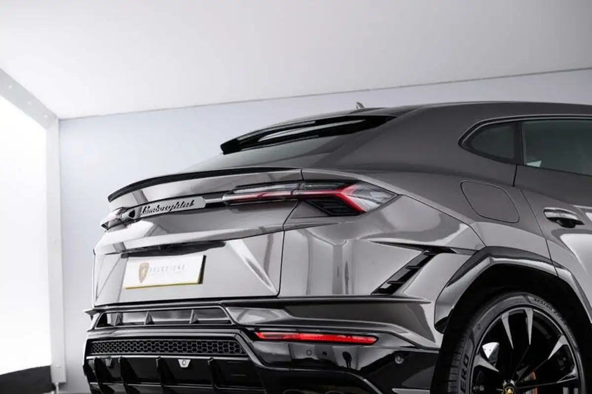 2024-lamborghini-urus-40-no-trim-big-18