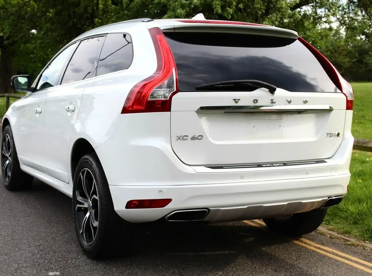 2015-volvo-xc60-big-32