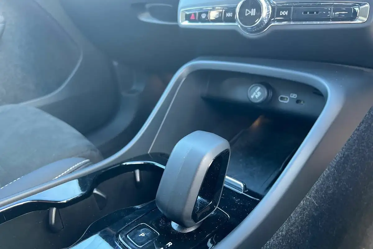 2022-volvo-c40-e-twin-recharge-pro-big-12