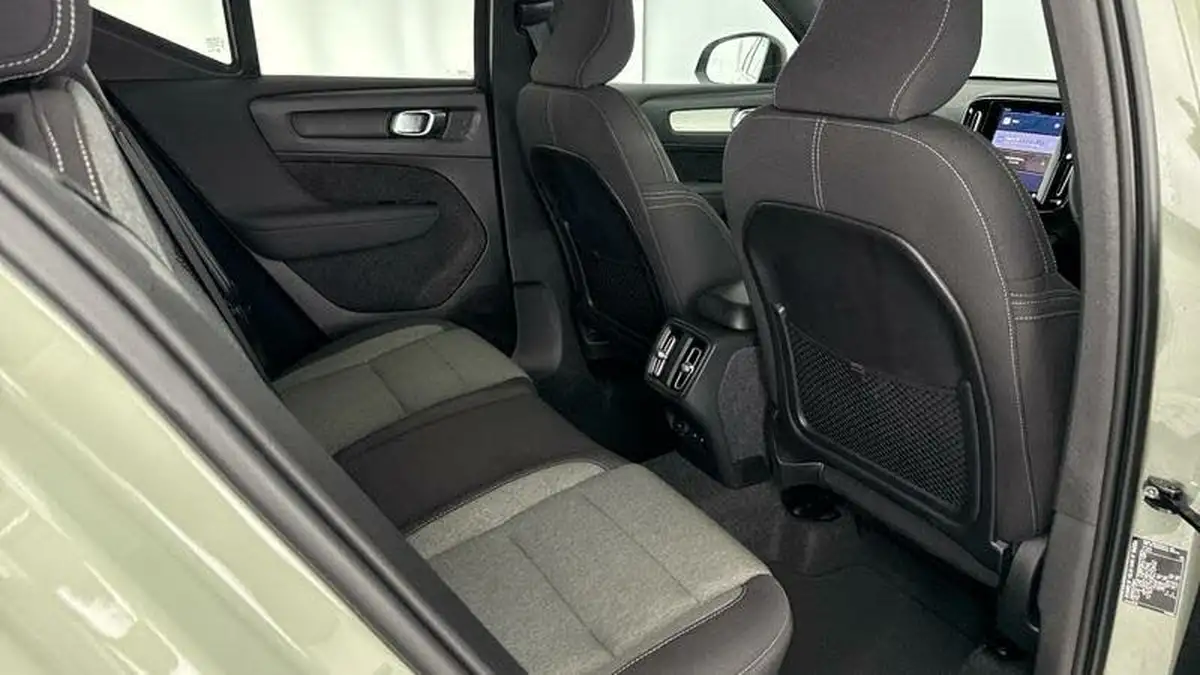 2024-volvo-xc40-20-b3-plus-big-21