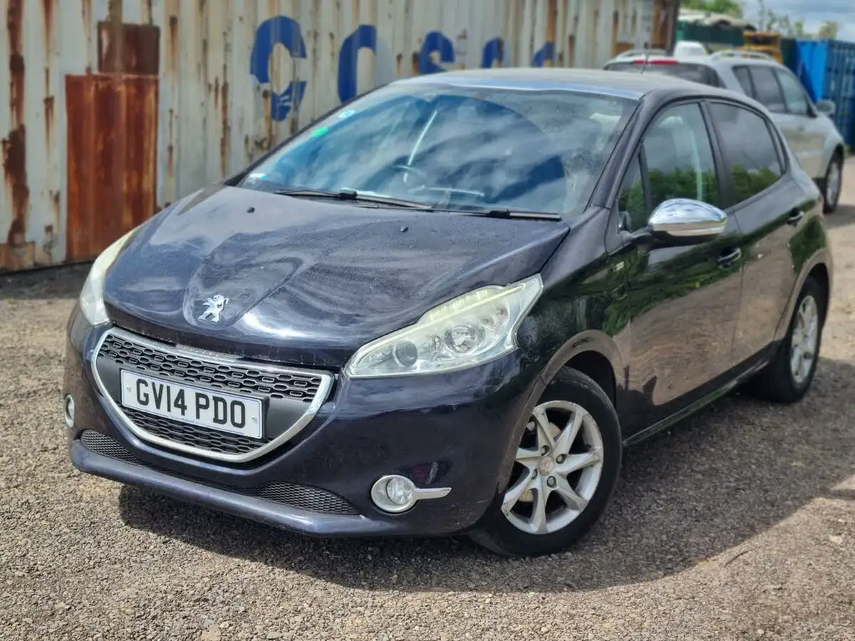 2014-peugeot-208-12-style-5d-big-0