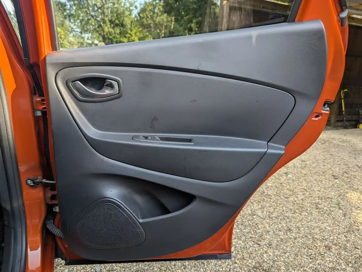 2015-renault-captur-15dci-dynamique-s-90bhp-energyss-big-30