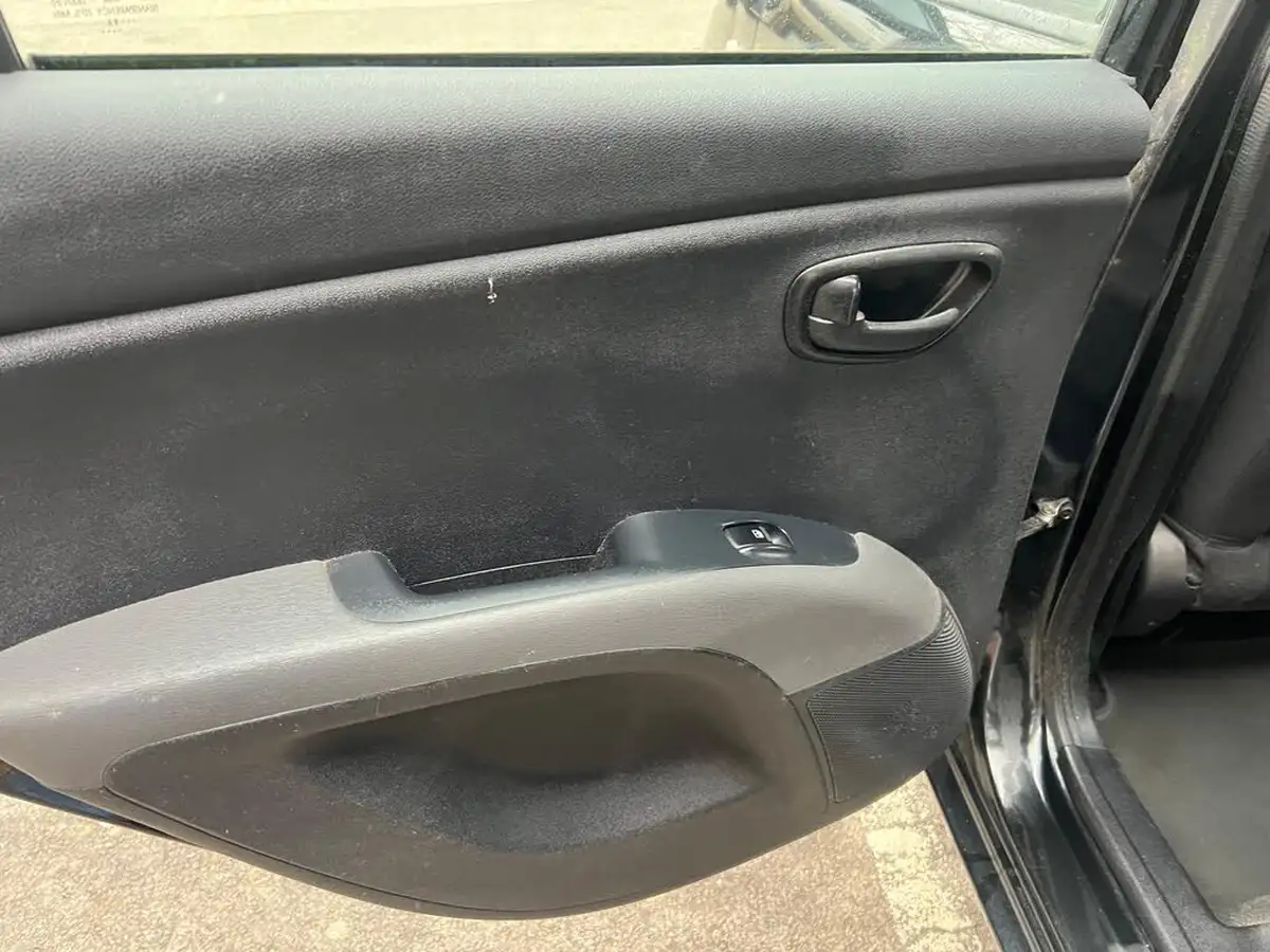 2010-hyundai-i10-12-comfort-76bhp-big-66