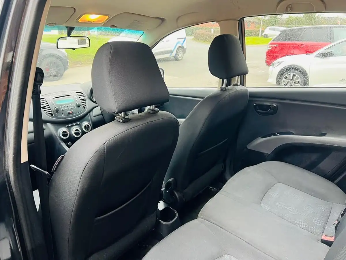 2010-hyundai-i10-12-comfort-76bhp-big-38