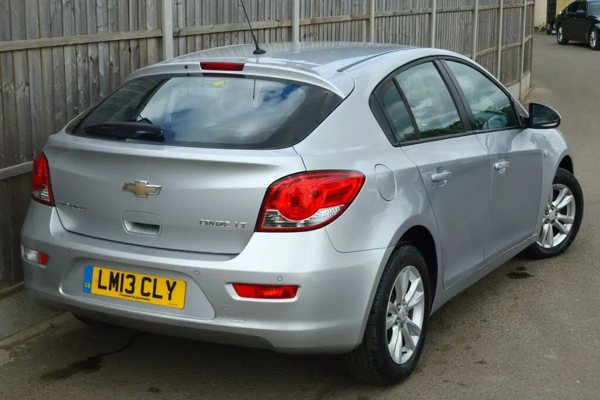 2013-chevrolet-cruze-16-lt-hatchback-auto-big-7