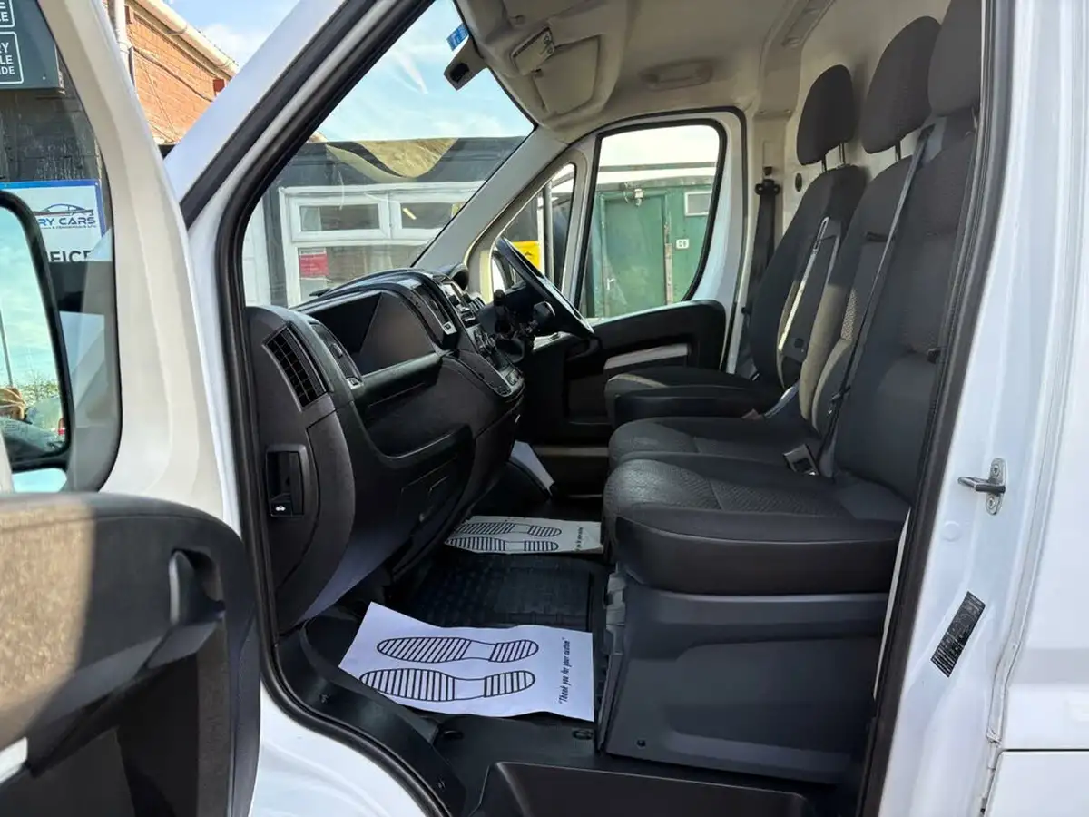 2022-citroen-relay-22bluehdi-35-l3h3-enterprise-big-17