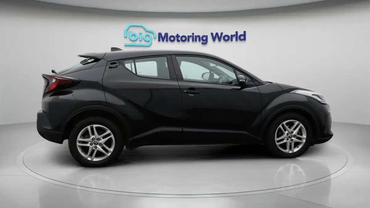2022-toyota-c-hr-18-vvt-i-icon-big-8