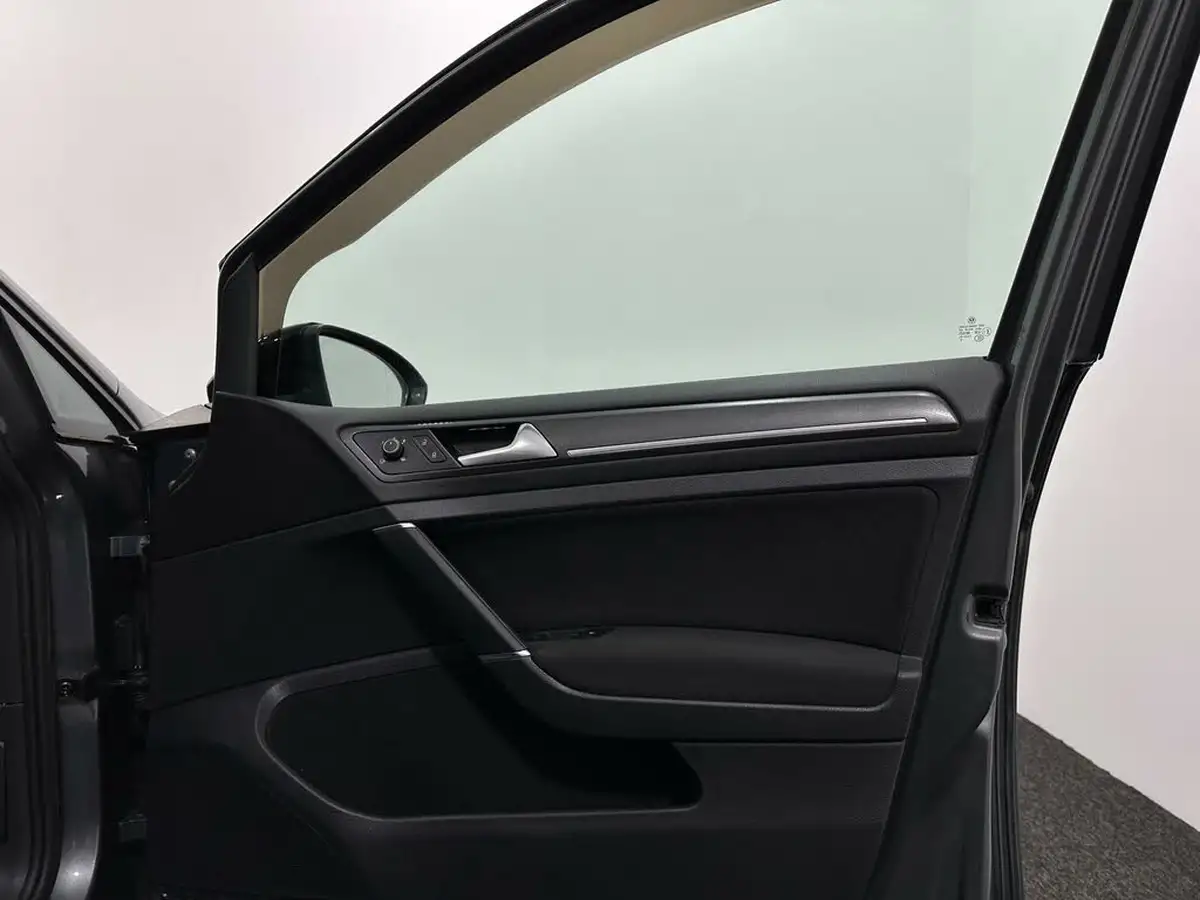 2018-volkswagen-golf-20tdi-gtd-hatchback-5d-big-31