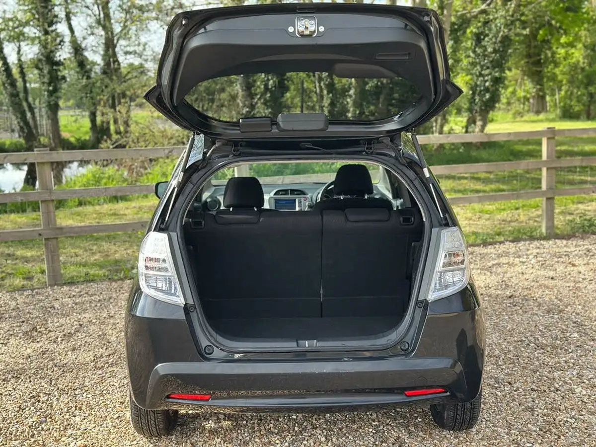 2012-honda-jazz-big-16