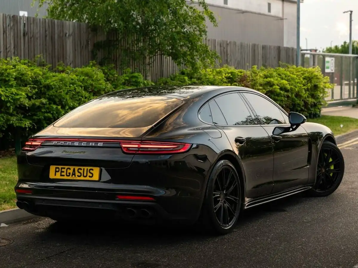 2018-porsche-panamera-29-v6-4-e-hybrid-sport-turismo-big-2