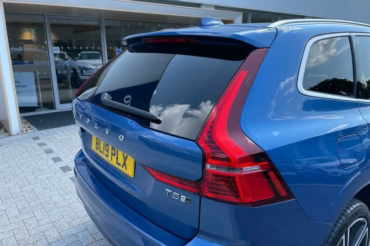 2019-volvo-xc60-20-t5-r-design-pro-awd-big-14