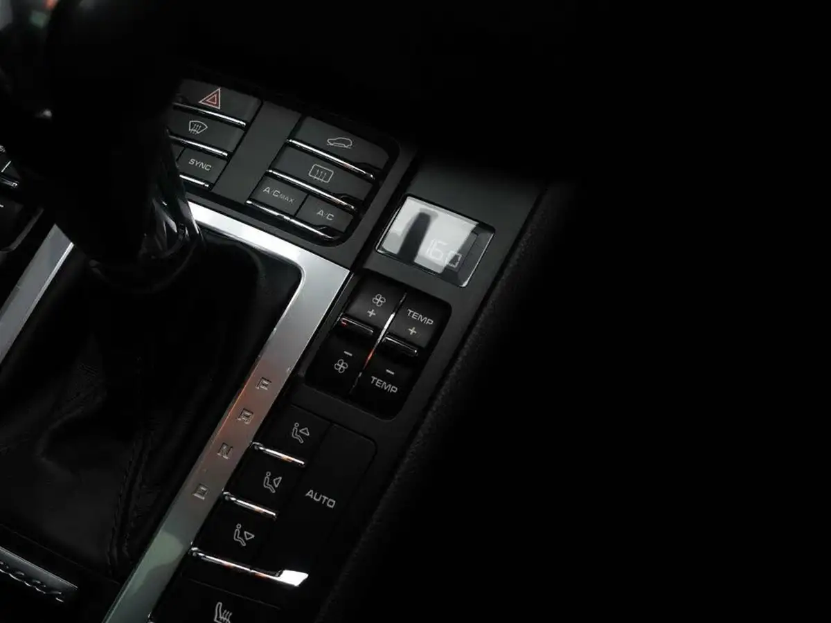2018-porsche-macan-20-252ps-ss-big-29