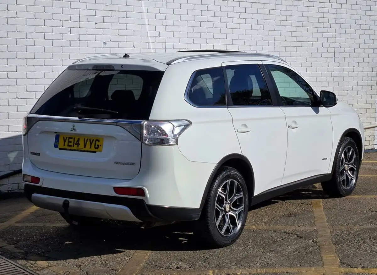 2014-mitsubishi-outlander-22di-d-gx4-big-34