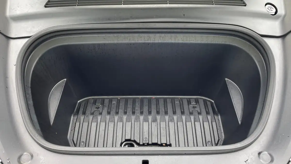 2023-tesla-model-y-e-rwd-big-15