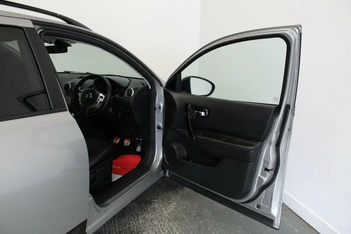 2013-nissan-qashqai2-15td-360-big-19