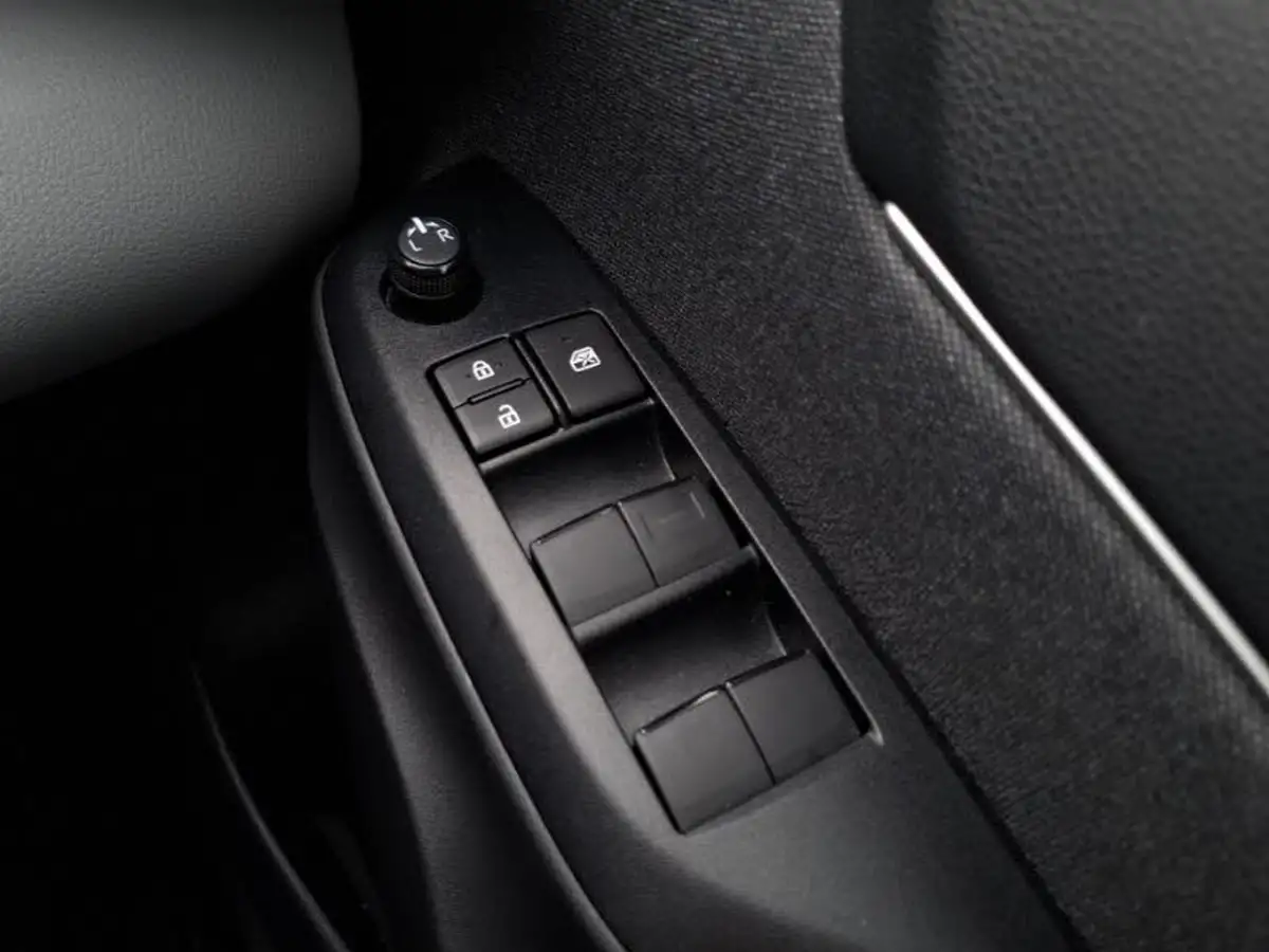2022-toyota-yaris-cross-15-vvt-i-icon-big-16