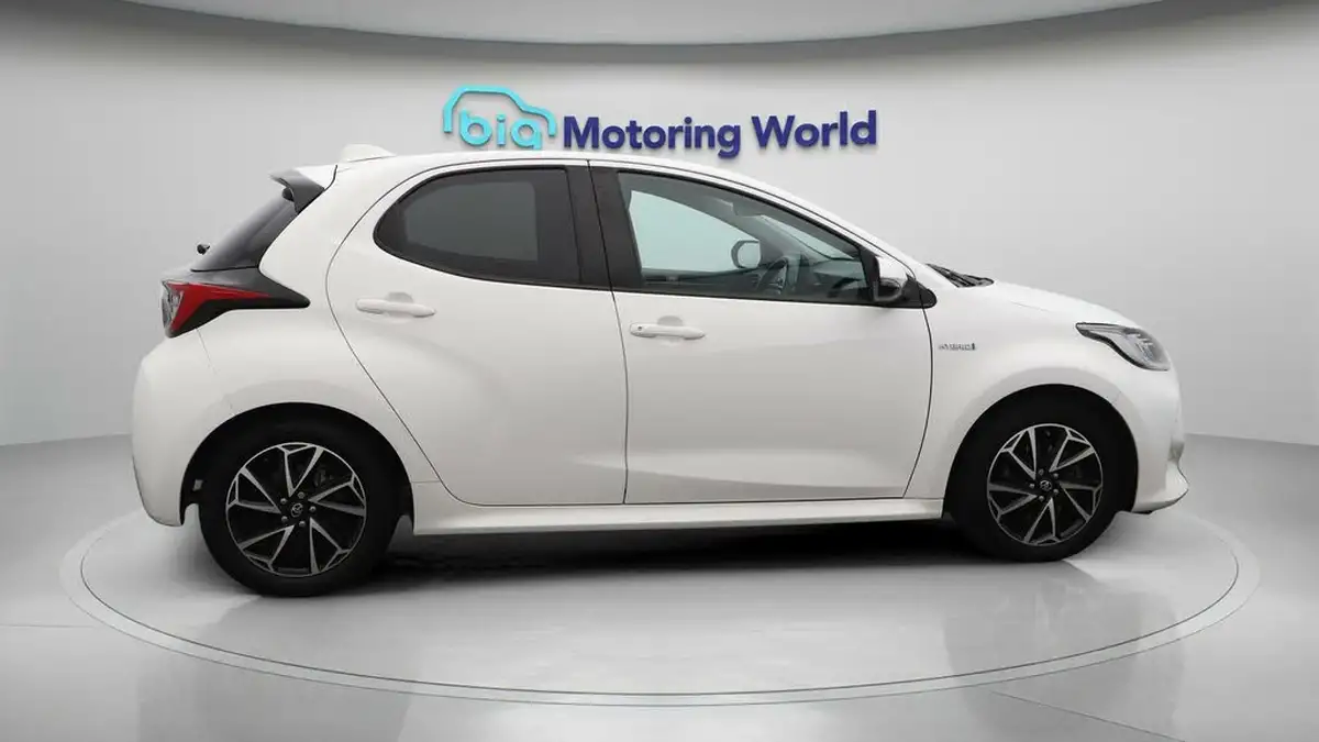 2021-toyota-yaris-15-vvt-i-design-big-8