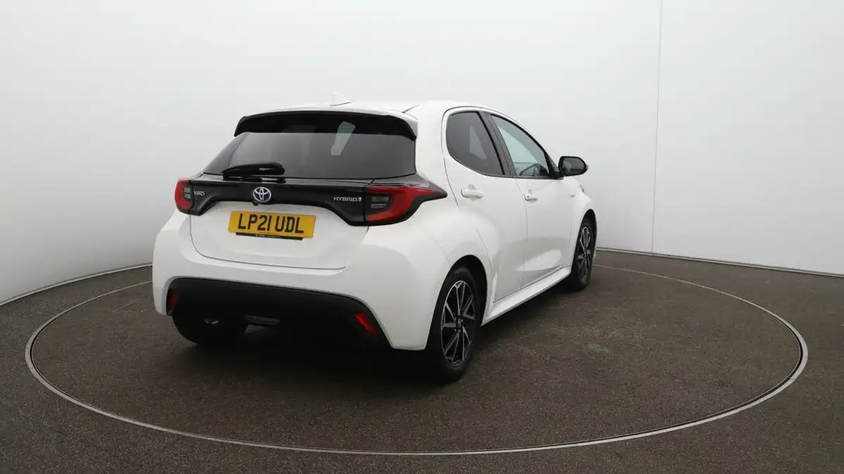 2021-toyota-yaris-15-vvt-i-design-big-49