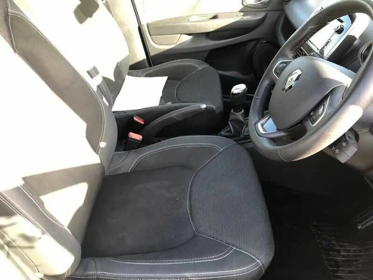 2019-renault-clio-09-tce-iconic-75ps-big-3