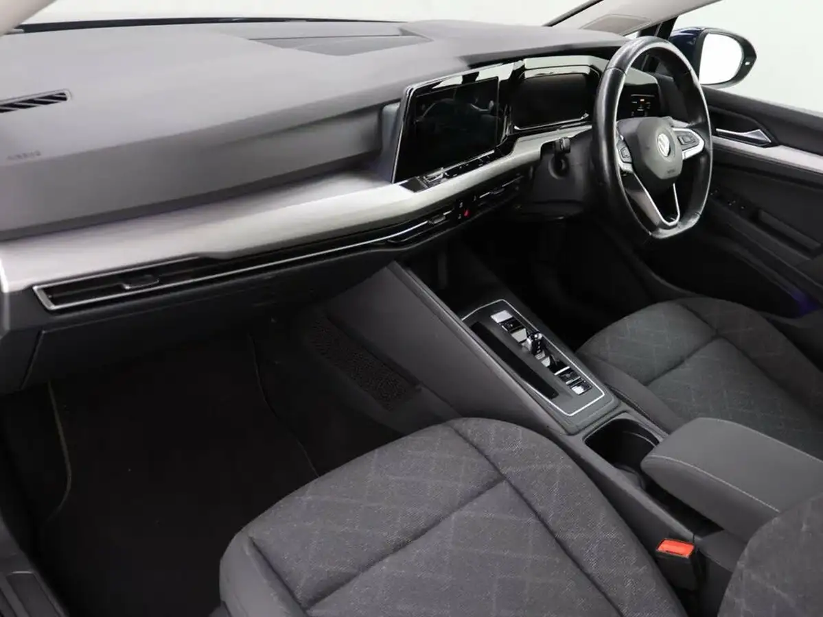 2021-volkswagen-golf-10-etsi-life-hatchback-big-18