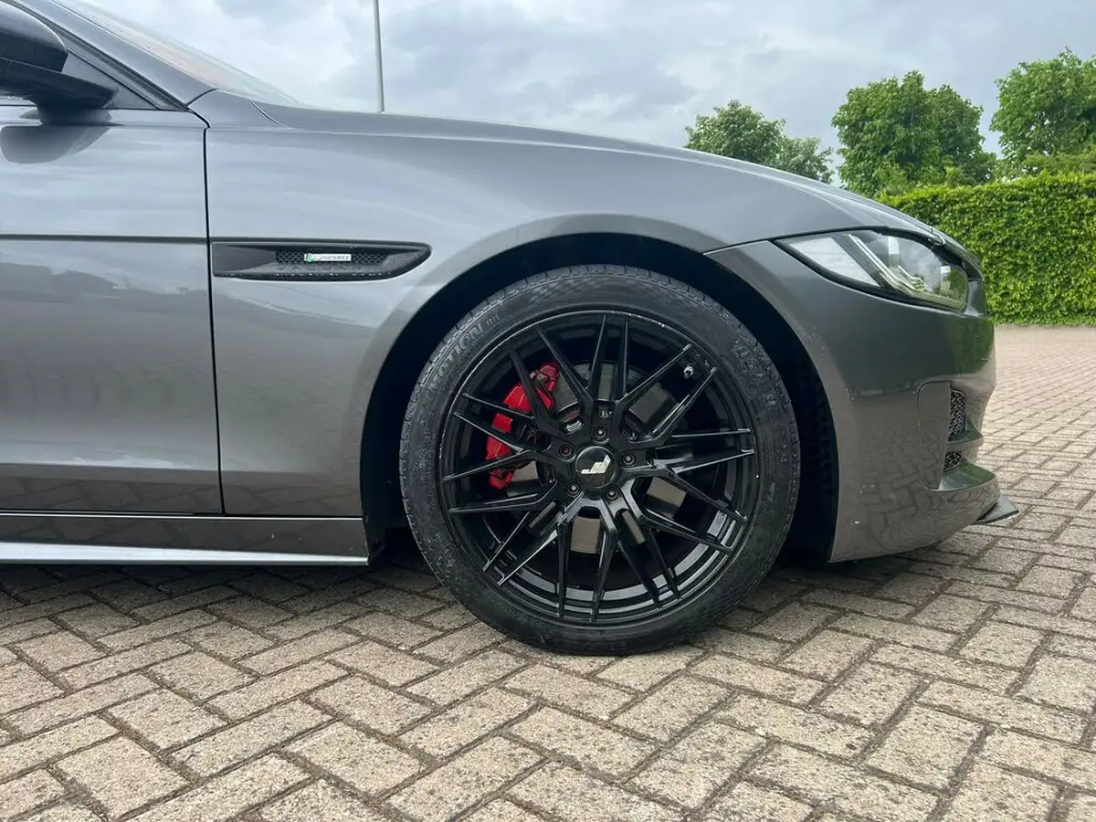 2016-jaguar-xe-20i-r-sport-240ps-big-49