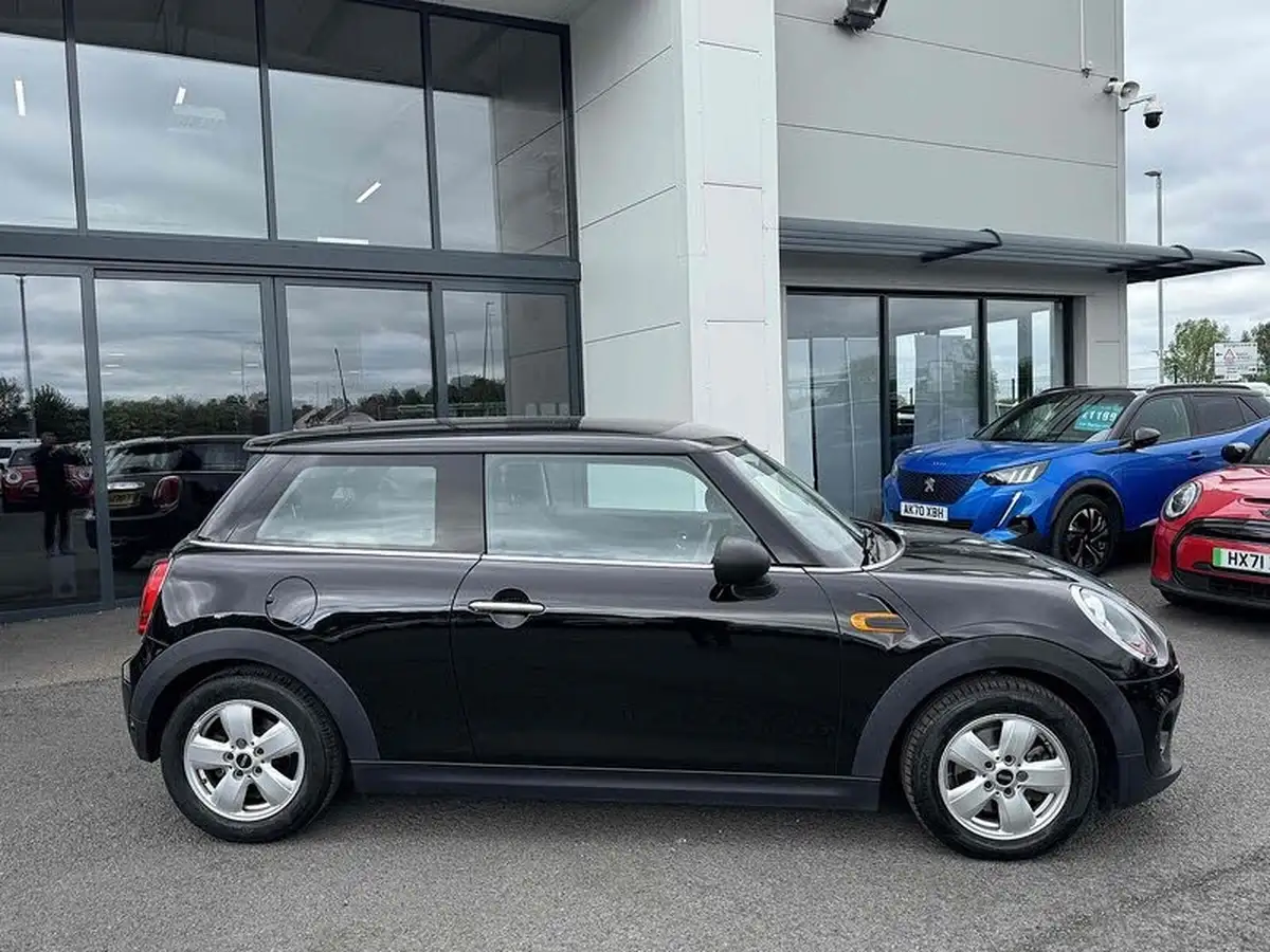 2016-mini-cooper-12-one-3d-auto-big-2