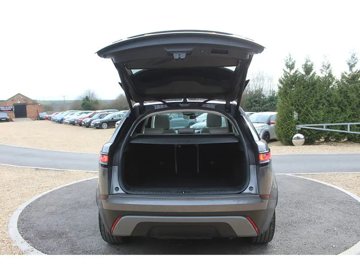 2019-land-rover-range-rover-velar-20-d240-hse-big-33