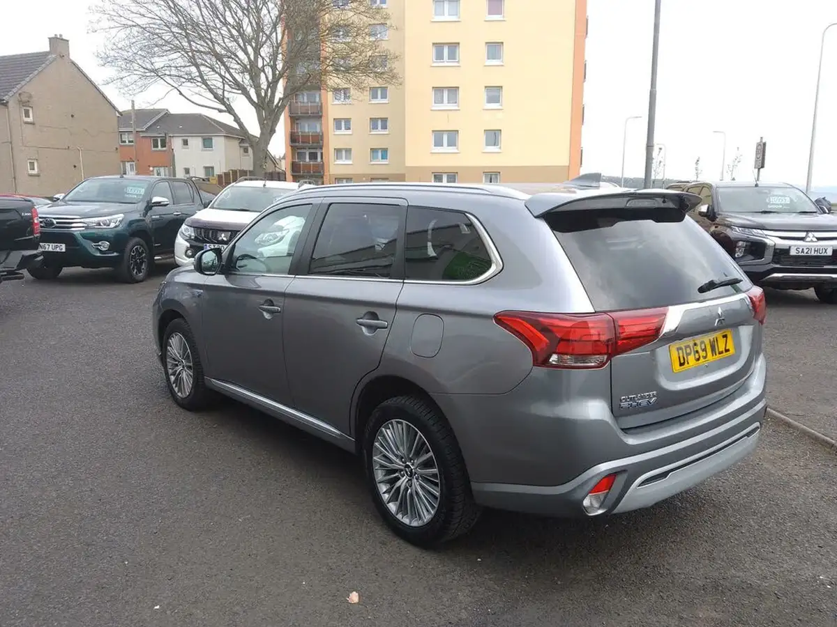 2019-mitsubishi-outlander-24-dynamic-phev-big-10