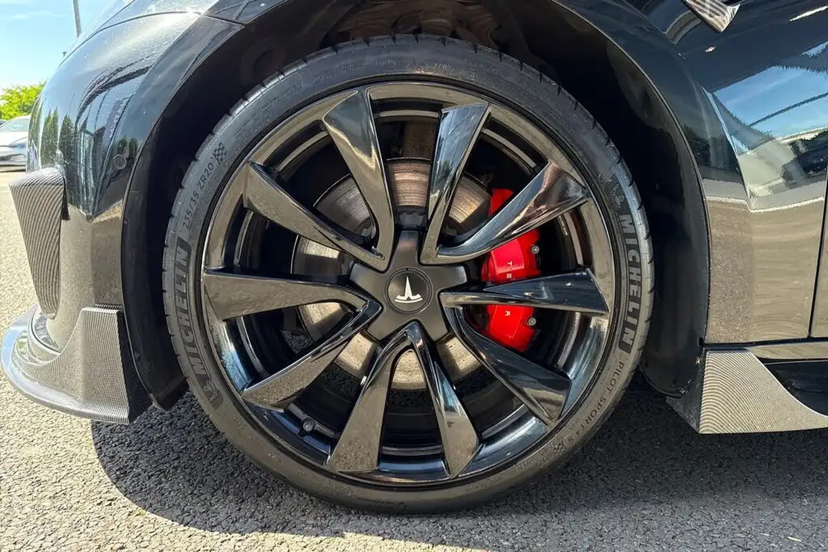 2020-tesla-model-3-e-performance-big-12