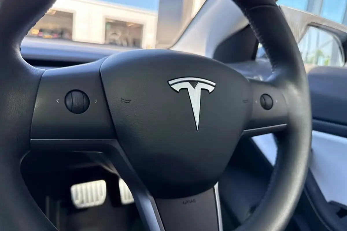 2020-tesla-model-3-e-performance-big-60