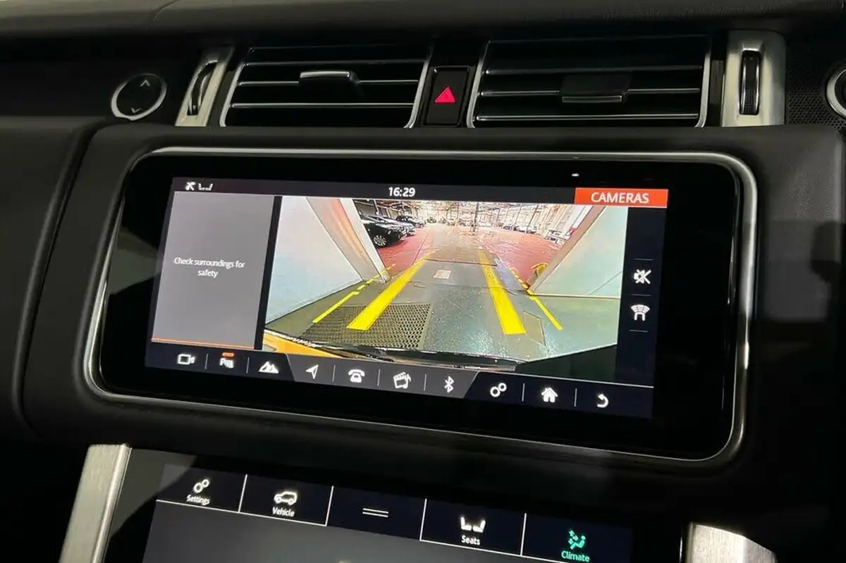 2019-land-rover-range-rover-20-p400e-vogue-big-27