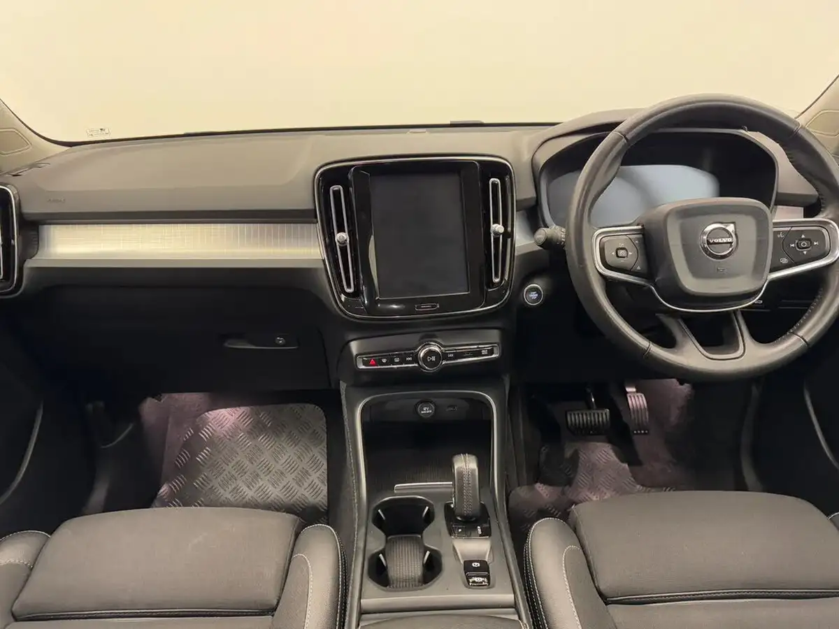 2019-volvo-xc40-20-t4-momentum-pro-awd-big-10