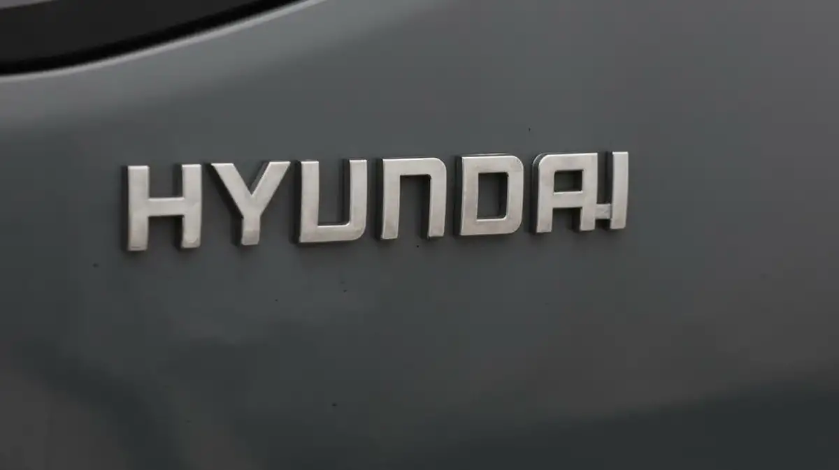 2021-hyundai-ioniq-e-premium-se-electric-100kw-big-21