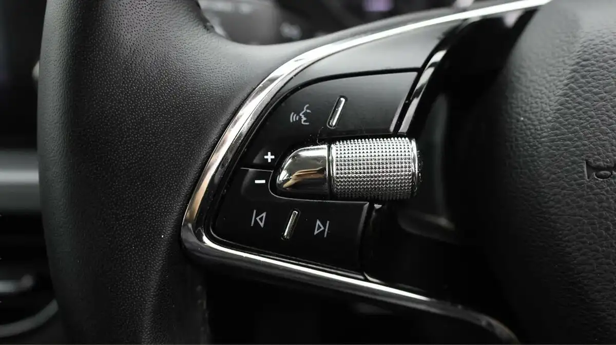 2023-skoda-scala-10-tsi-se-110ps-big-20