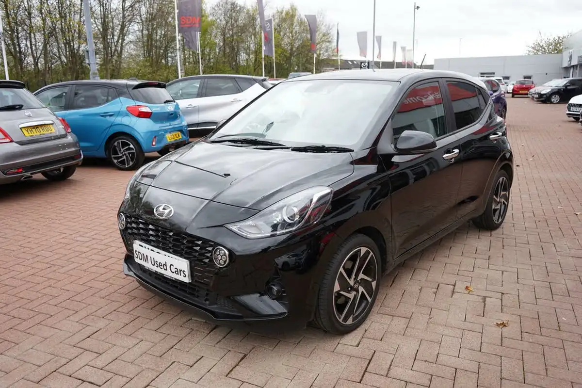 2023-hyundai-i10-10-premium-big-2