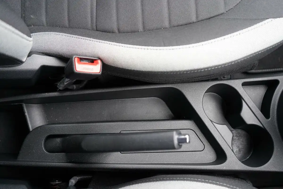 2023-hyundai-i10-10-premium-big-26