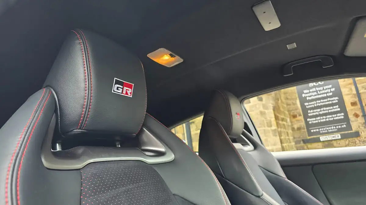 2021-toyota-yaris-16-gr-circuit-pack-big-11
