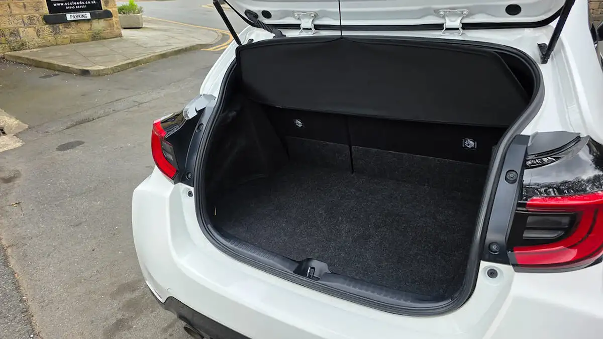2021-toyota-yaris-16-gr-circuit-pack-big-35