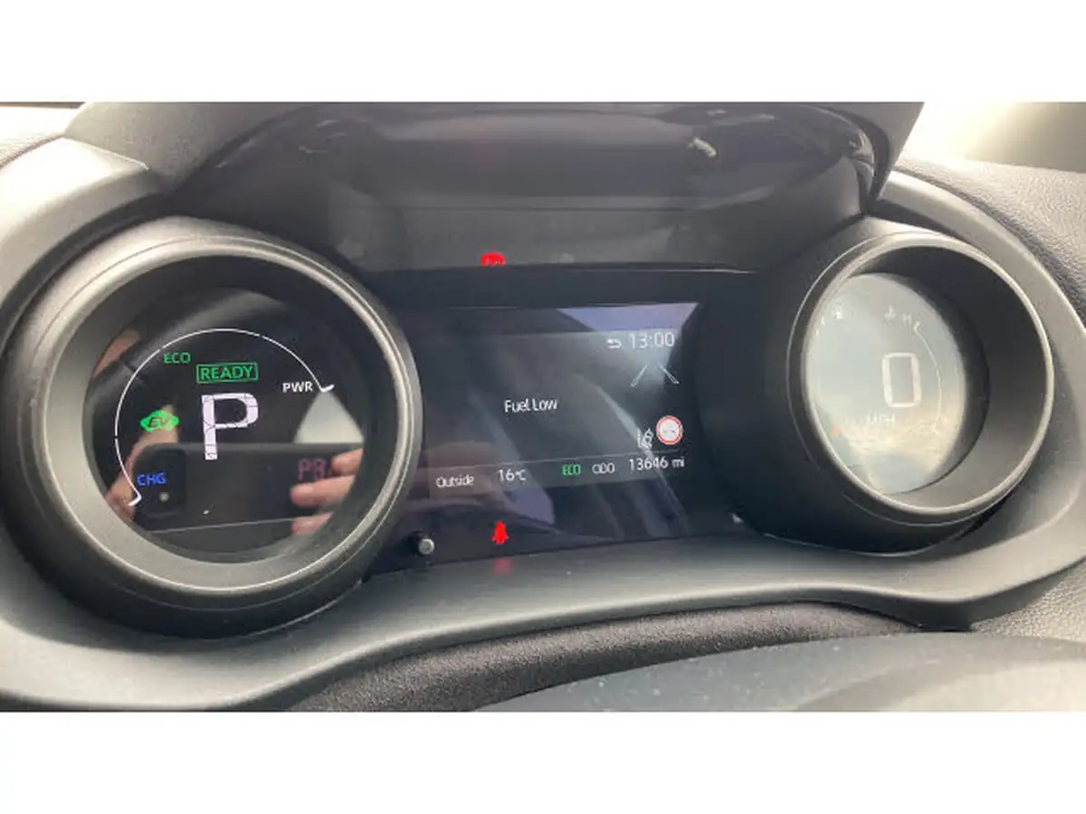2022-toyota-yaris-15-vvt-i-design-big-17