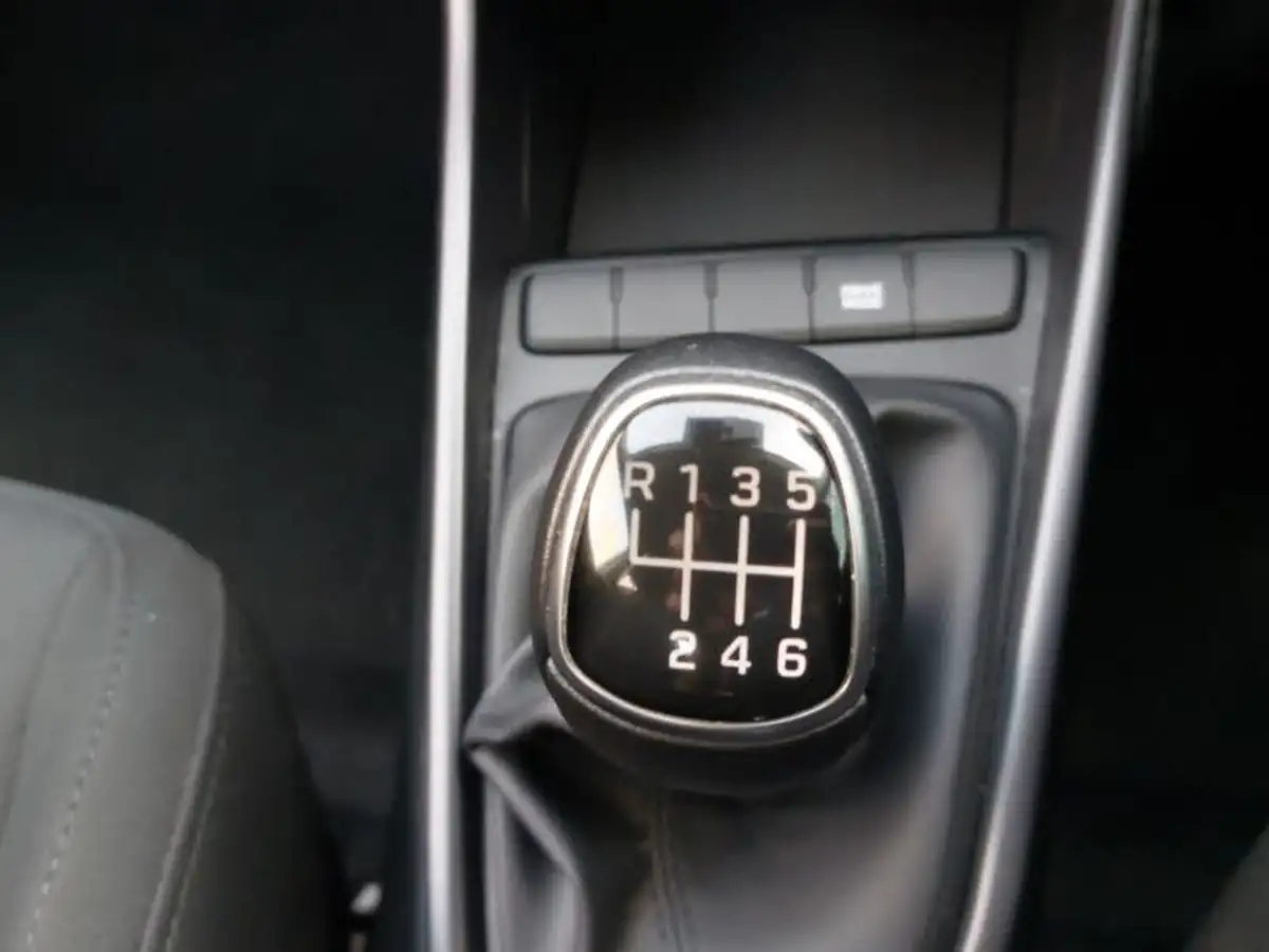 2024-hyundai-i20-10-t-gdi-advance-big-17