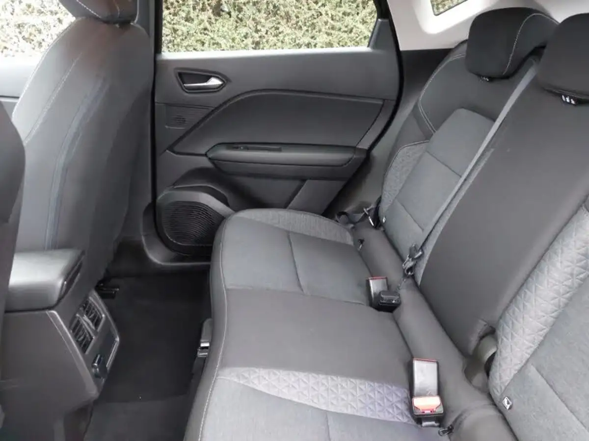 2022-renault-captur-13-tce-iconic-edition-edc-auto-big-5