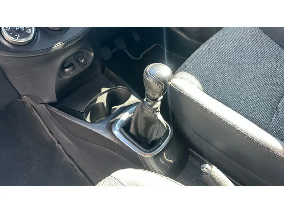 2020-toyota-yaris-15-vvt-i-y20-111bhp-1496cc-big-12