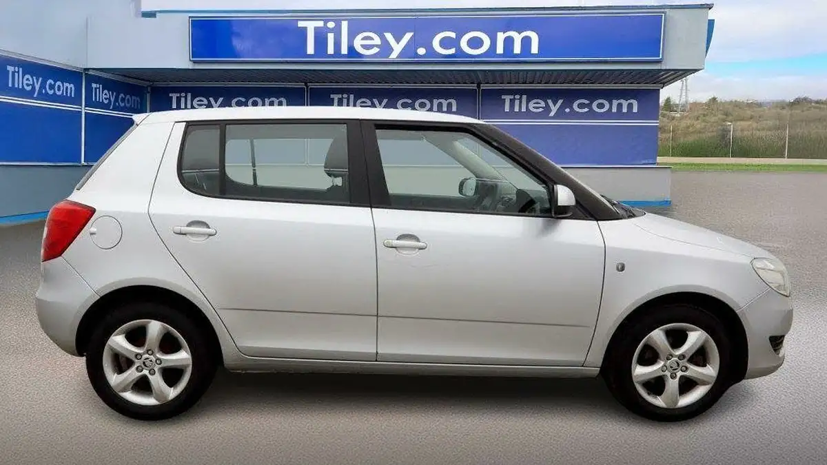 2013-skoda-fabia-12-se-70bhp-hatchback-1198cc-big-3