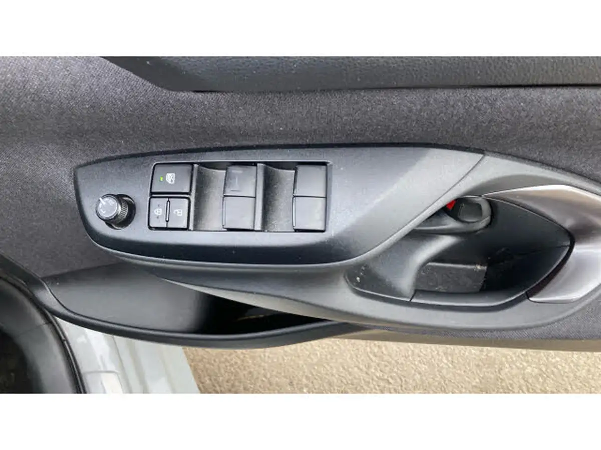 2023-toyota-yaris-15-vvt-i-gr-sport-114bhp-big-32