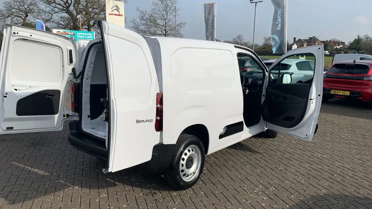 2024-citroen-berlingo-15-bluehdi-m-enterprise-100pseu6e-big-30