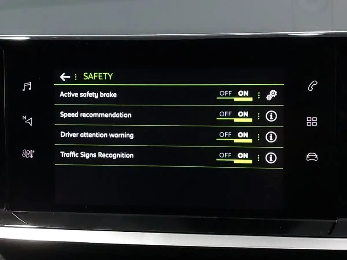 2023-peugeot-208-12-puretech-allure-premium-130ps-eat8-big-13