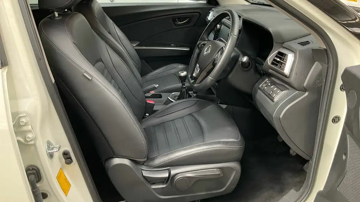 2024-kgm-ssangyong-tivoli-15-k40-big-8