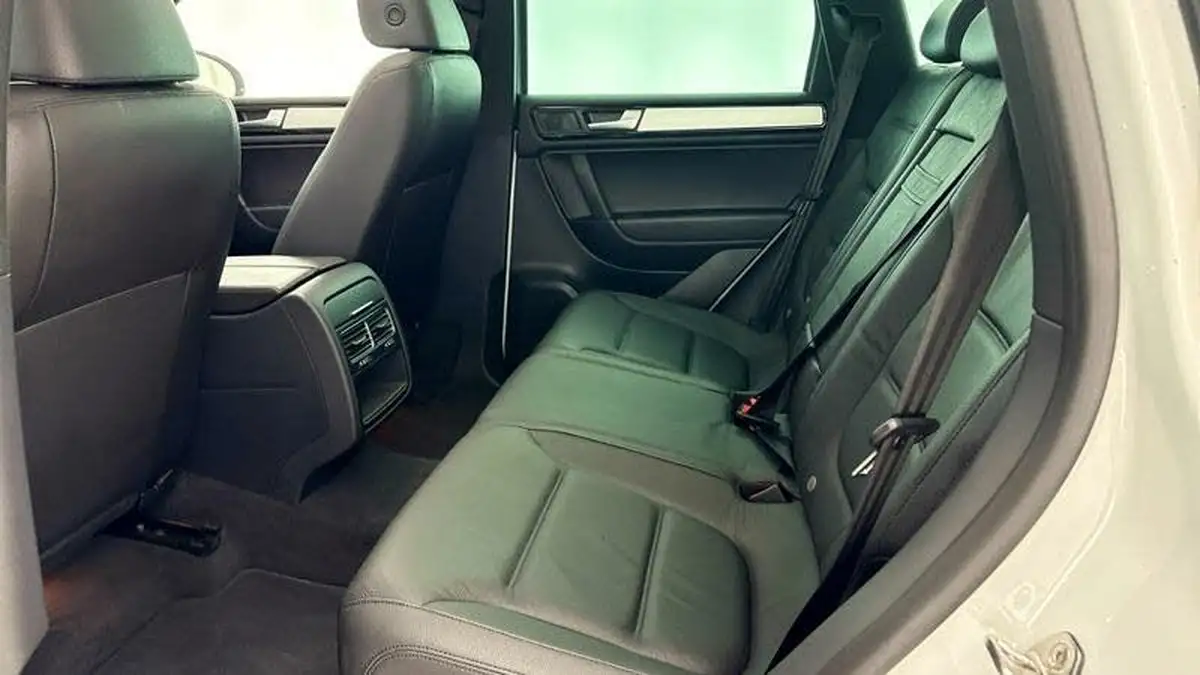 2014-volkswagen-touareg-30td-r-line-245ps-bmtss-big-35
