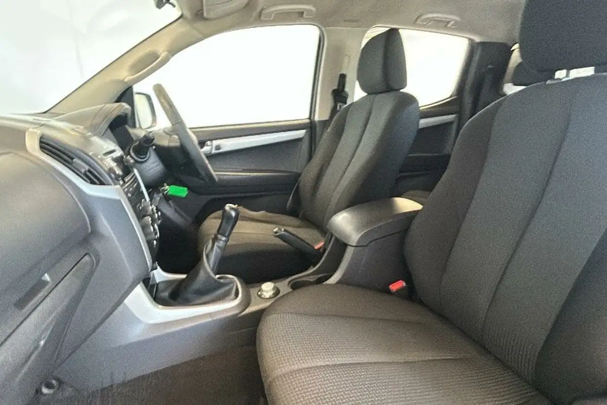 2014-isuzu-d-max-25td-yukon-double-pickup-big-16