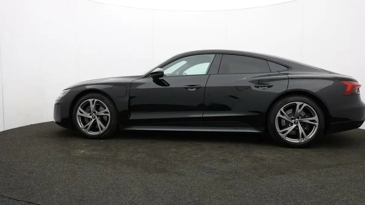 2023-audi-e-tron-gt-e-big-67